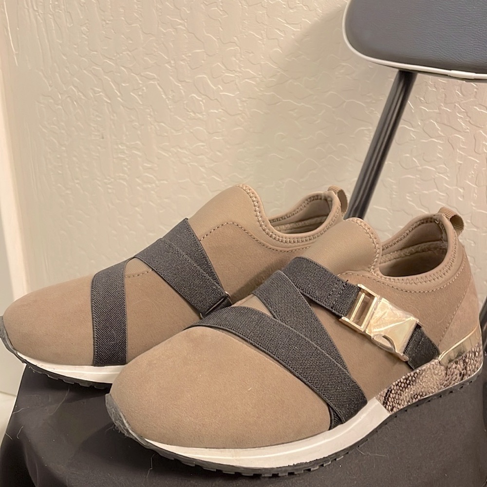 Snake and gold buckle closure sneakers